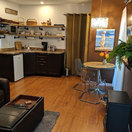 Ferienwohnung Oceanspray Hideaway North Saanich Exterior foto