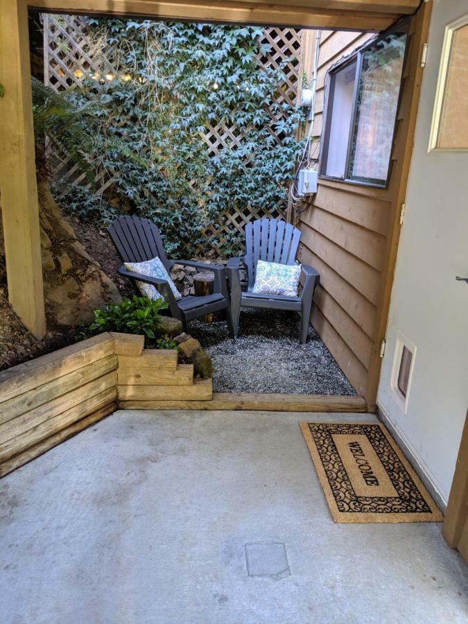 Ferienwohnung Oceanspray Hideaway North Saanich Exterior foto